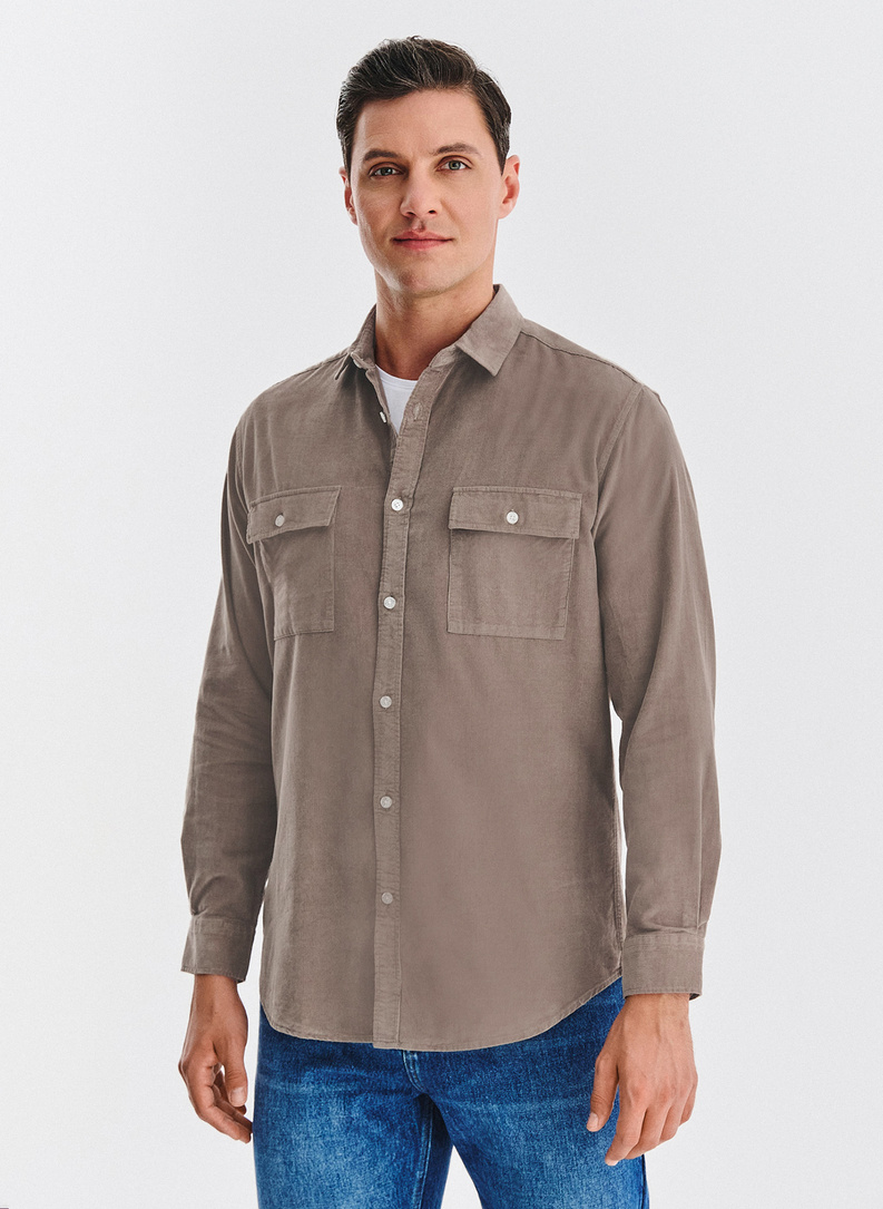 Rudi kordinio velveto marškiniai su kišenėmis ant krūtinės