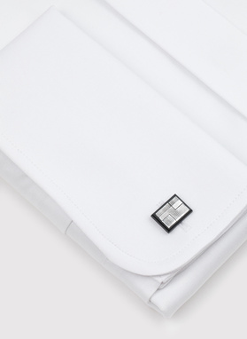 Balti vyriški marškiniai, sagstomi sąsagomis