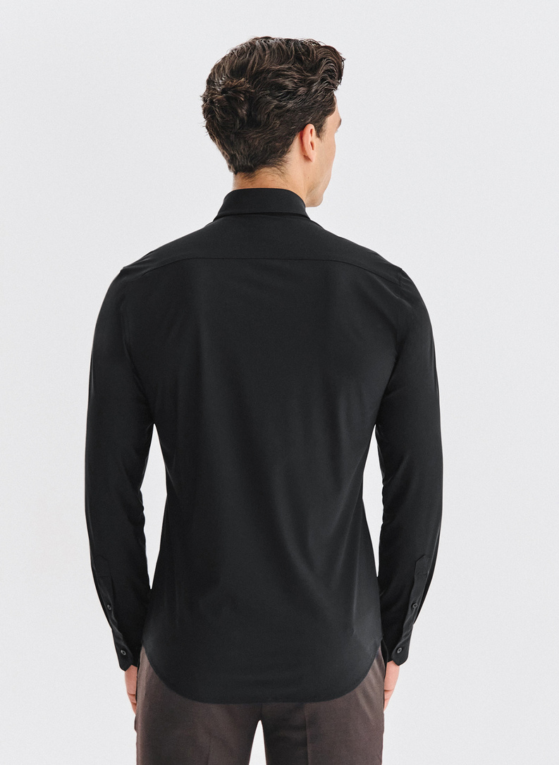 Juodi vyriški marškiniai