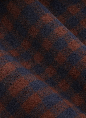 Rudas šalikas langeliais