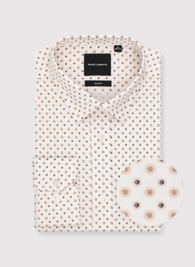 Balti marškiniai su gėlių raštu