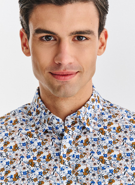 Balti gėlėti marškiniai