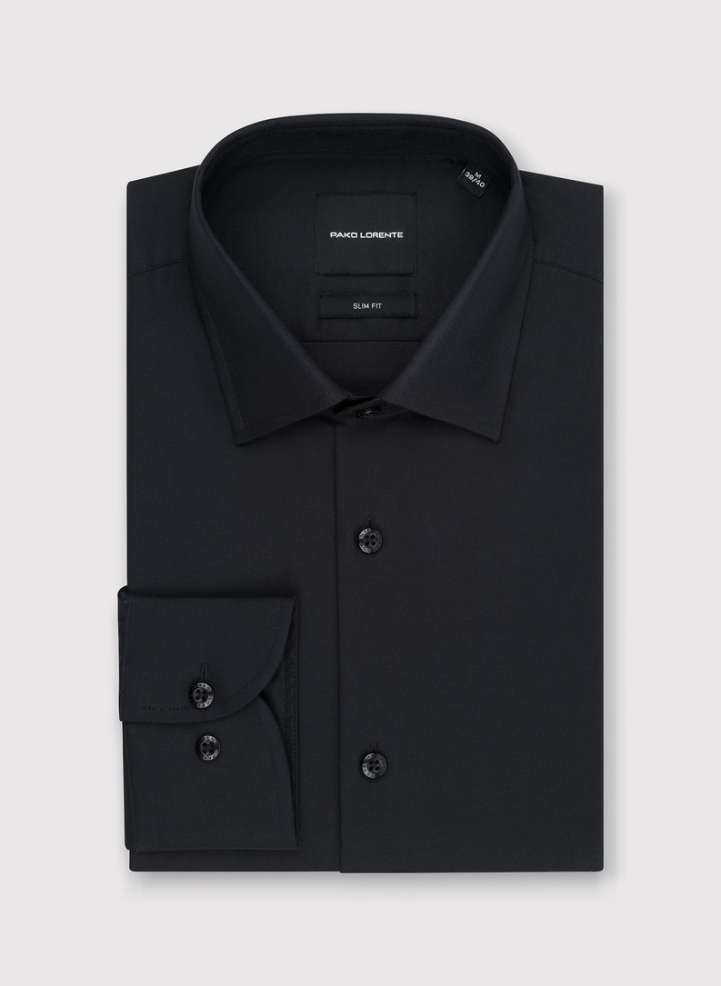 Juodi vyriški marškiniai