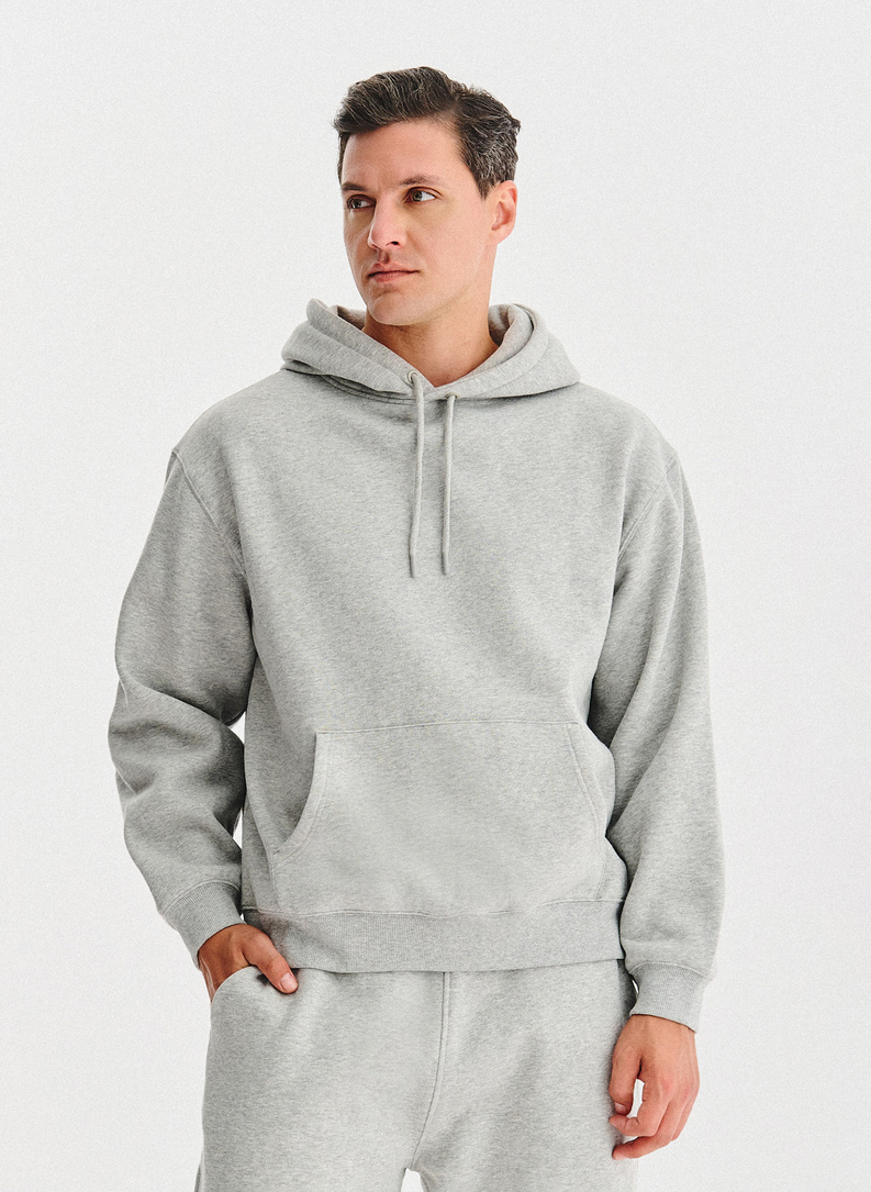 Pilkas treninginis bluzonas su gobtuvu