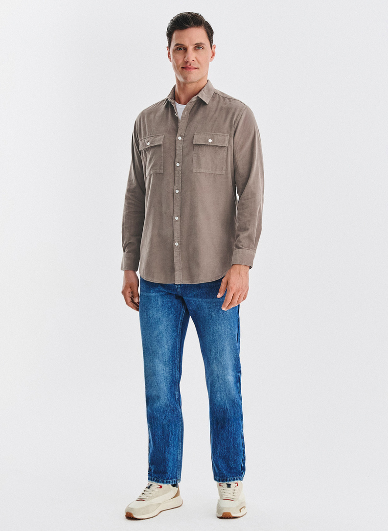 Rudi kordinio velveto marškiniai su kišenėmis ant krūtinės