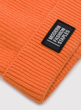 Oranžinės spalvos kepurė