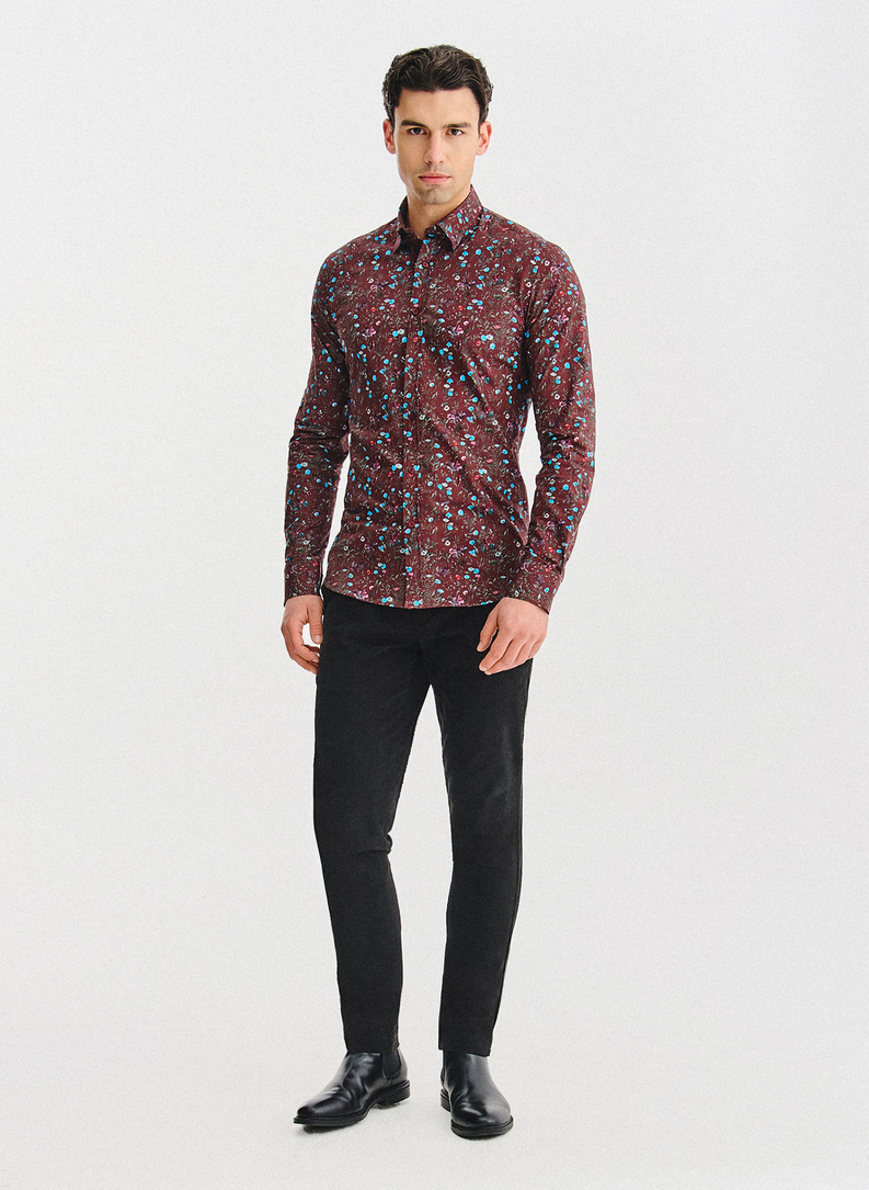 Tamsiai raudoni gėlėti marškiniai