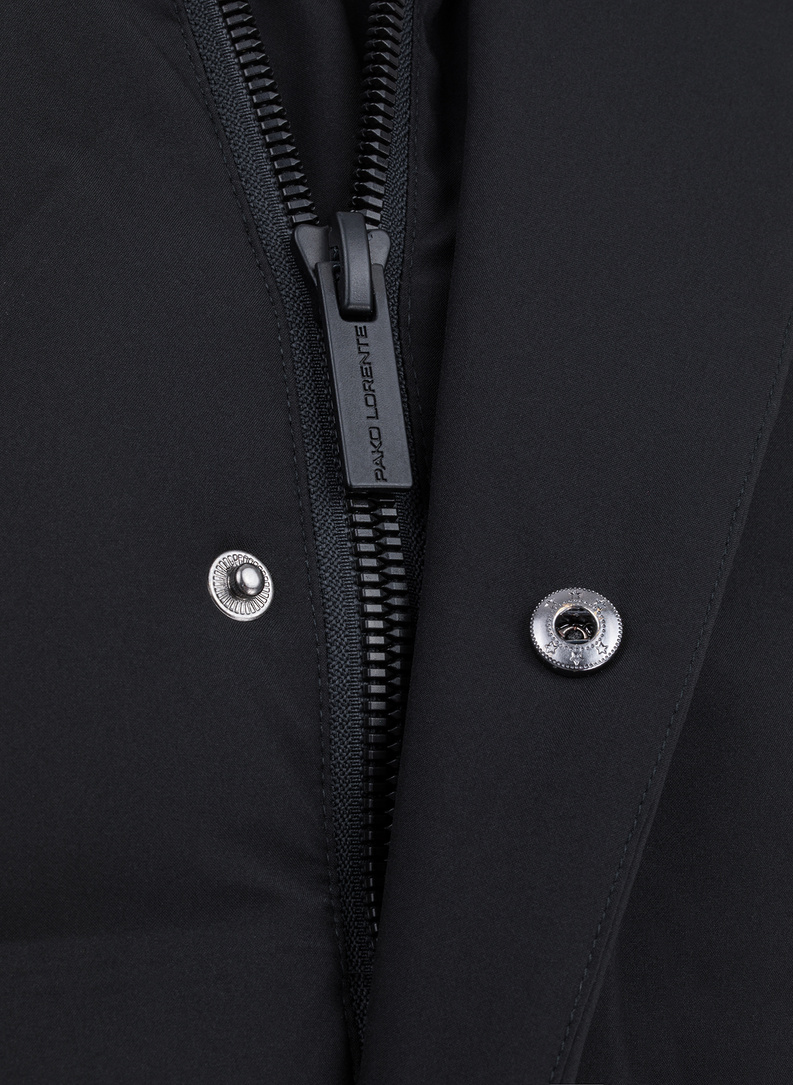 Juoda žieminė vyriška striukė