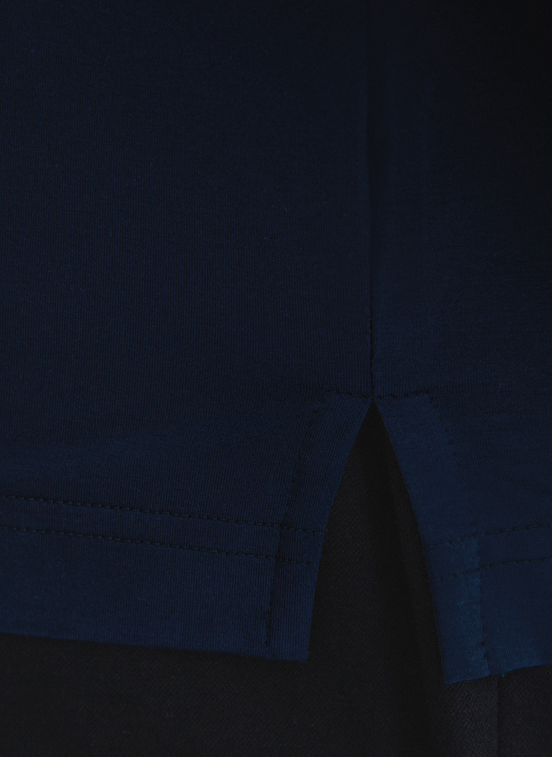 Tamsiai mėlyni trikotažiniai marškiniai