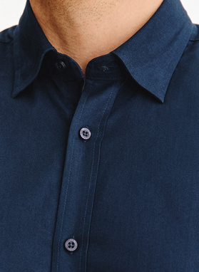 Tamsiai mėlyni medvilniniai vyriški marškiniai