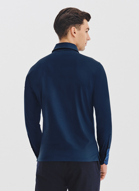 Tamsiai mėlyni trikotažiniai marškiniai