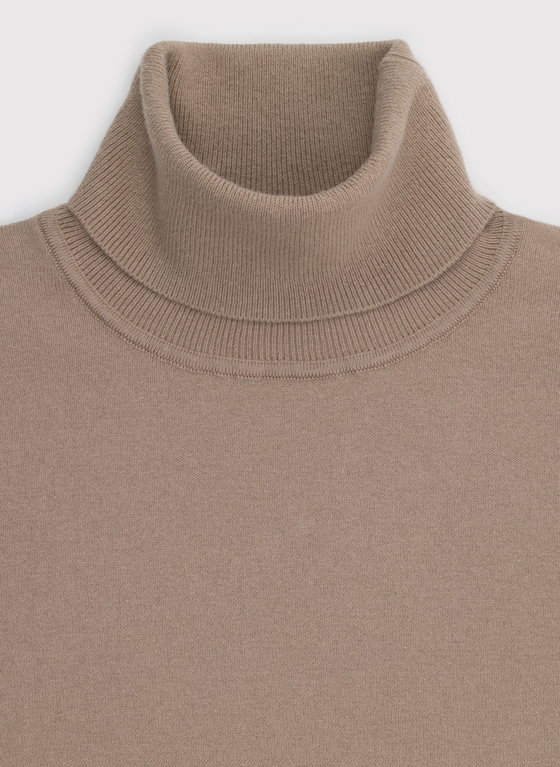 Smėlinis vyriškas golfas be raštų