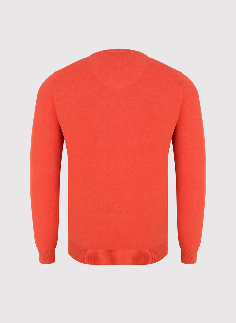 Oranžinės spalvos vyriškas megztinis V iškirpte