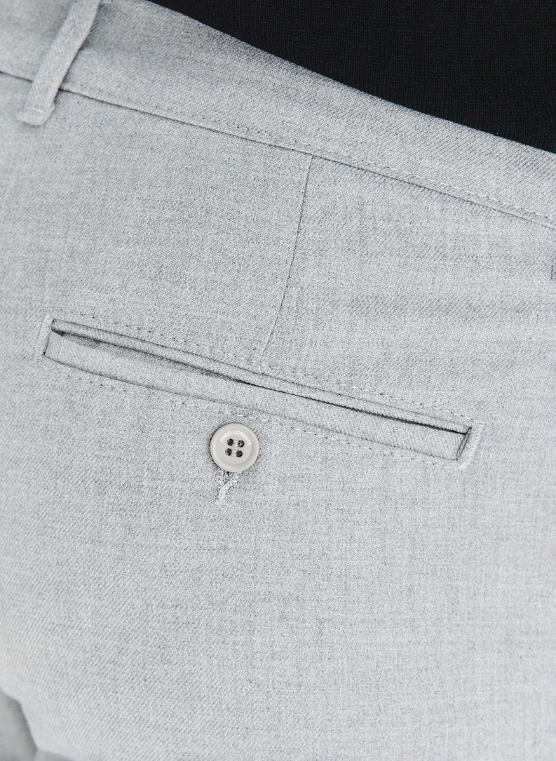 Pilkos vyriškos kelnės