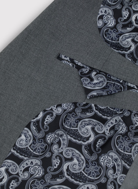 Pilkas kostiuminis švarkas be raštų