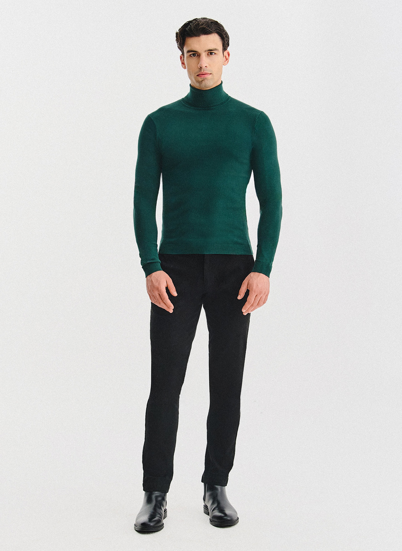 Tamsiai žalias vyriškas golfas be raštų