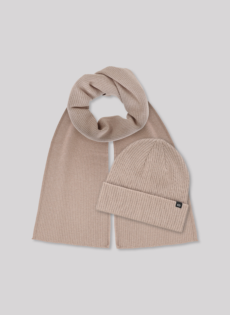 Smėlio spalvos vyriškas komplektas: kepurė ir šalikas