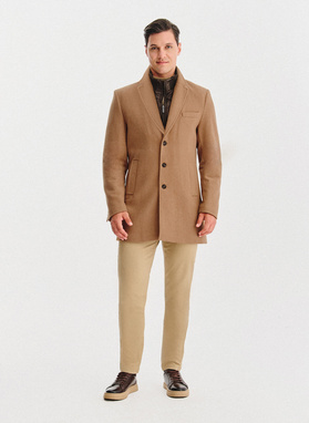 Smėlinis vyriškas lietpaltis su nusegama apykakle