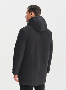 Juodos spalvos pūkinė vyriška striukė