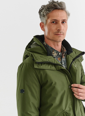 Žieminė žalios spalvos striukė su gobtuvu