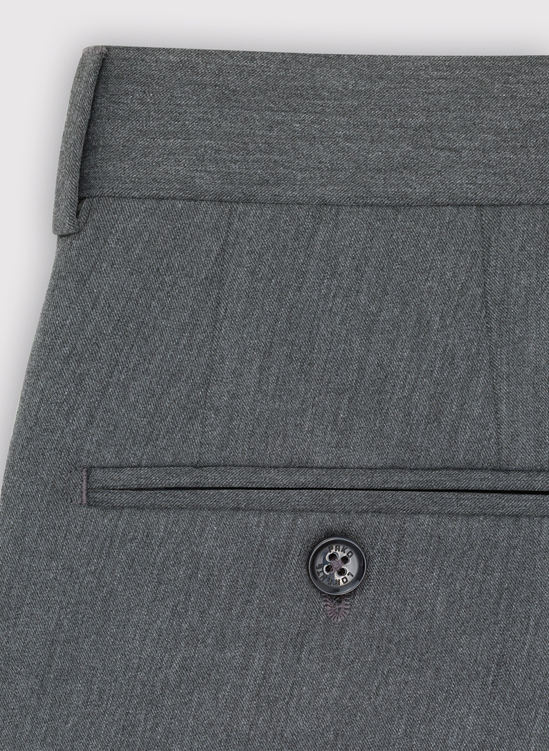 Pilkas vyriškas kostiumas