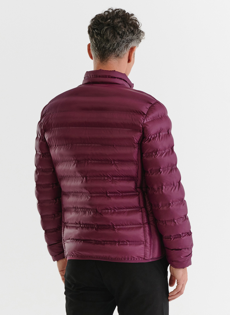 Vyšninės spalvos trumpa dygsniuota striukė