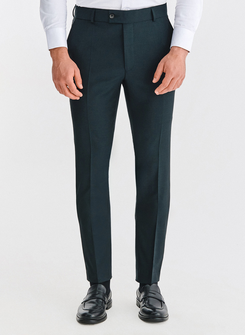 Vilnonis žalias vyriškas kostiumas