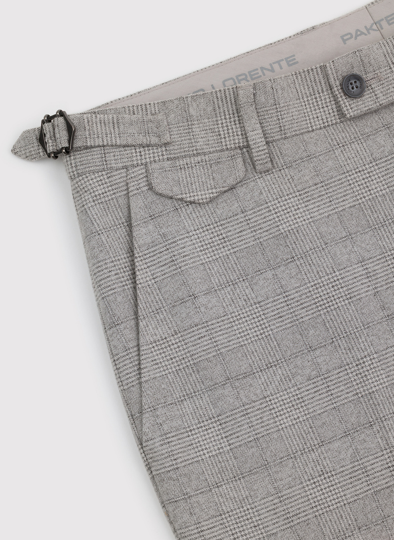 Pilkos languotos kostiuminės kelnės