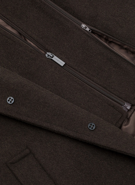 Rudas vyriškas lietpaltis su nusegama stačia apykakle