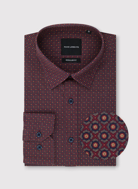 Tamsiai raudoni marškiniai geometriniu raštu