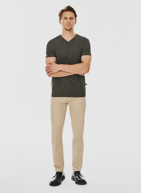 Žali T marškinėliai su V iškirpte be raštų