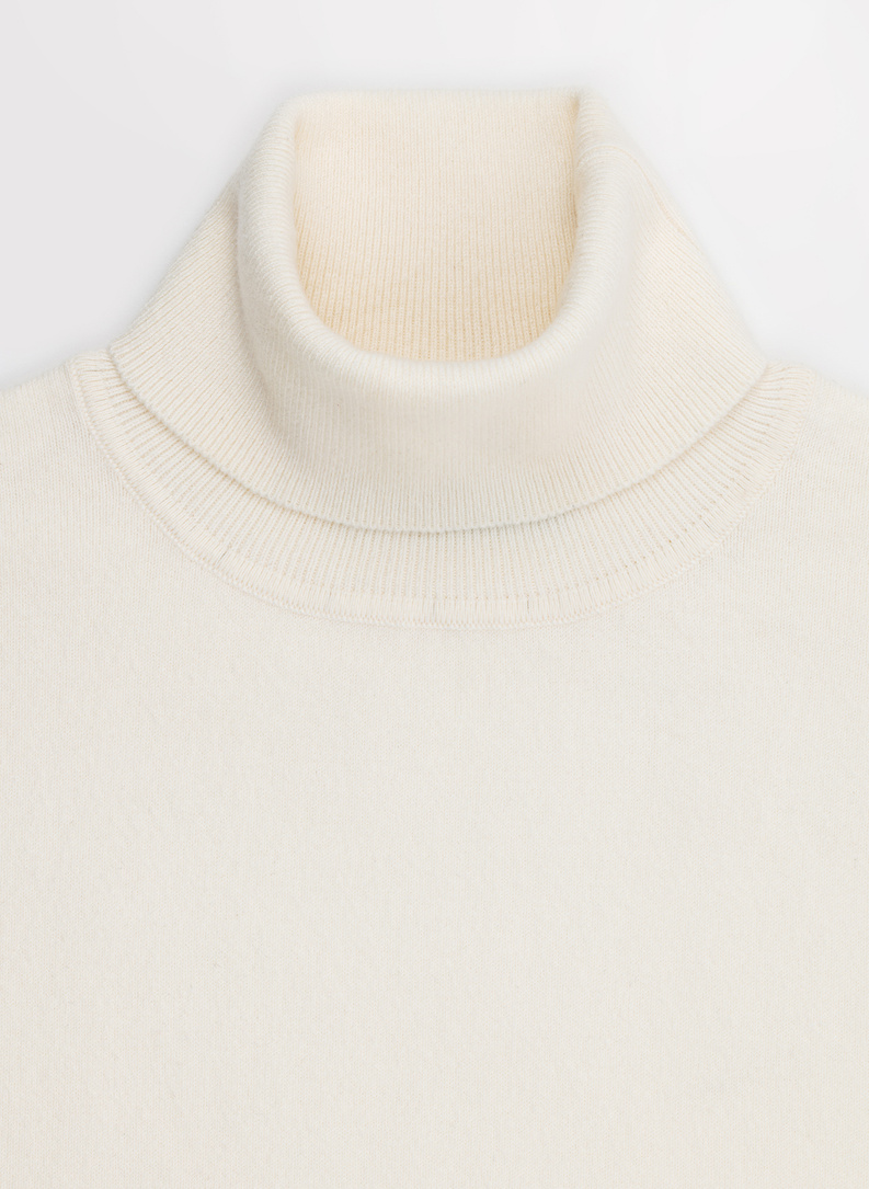 Baltas vyriškas golfas be raštų