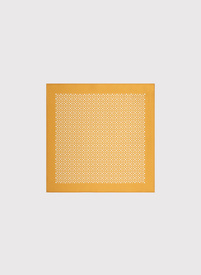 Geltona kišeninė nosinaitė geometriniu raštu