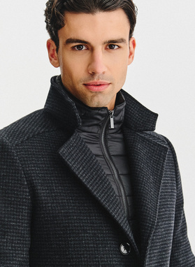 Tamsiai pilkas lietpaltis skalikų dantų raštu