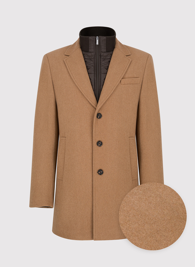 Smėlinis vyriškas lietpaltis su nusegama apykakle