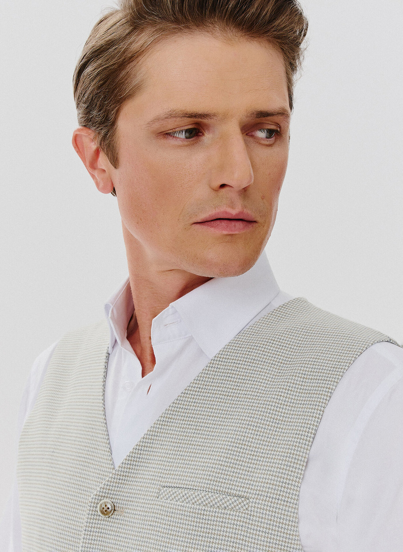 Vienaeilė vyriška liemenė smulkiais langais