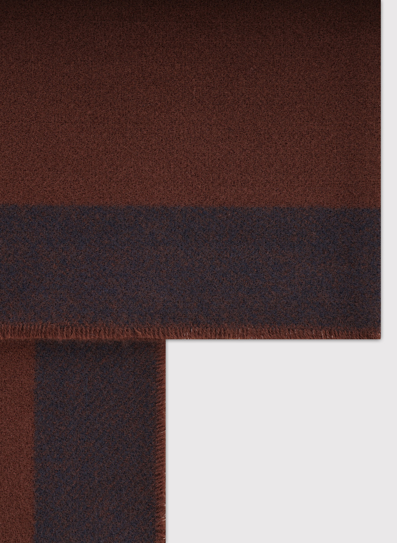 Rudas šalikas su apvadu