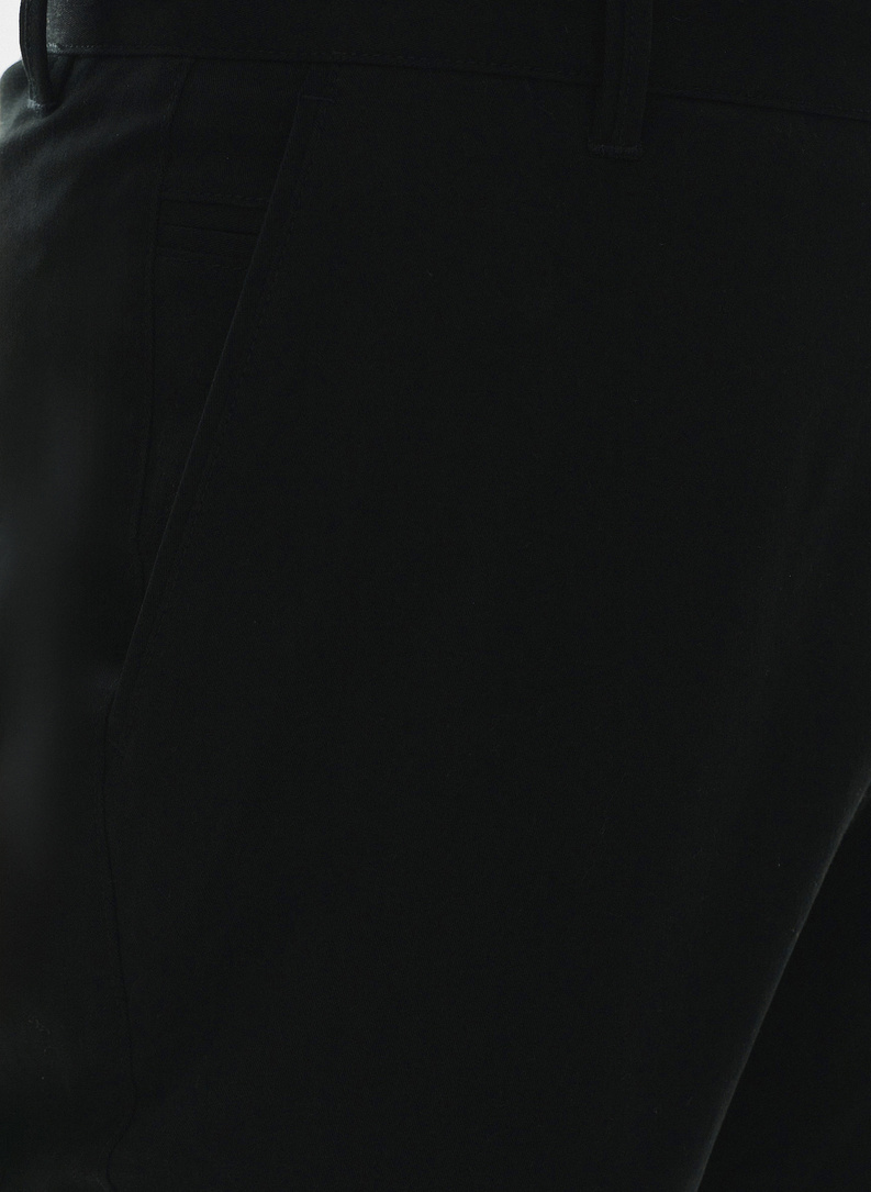 Juodos spalvos vyriškos kelnės be raštų