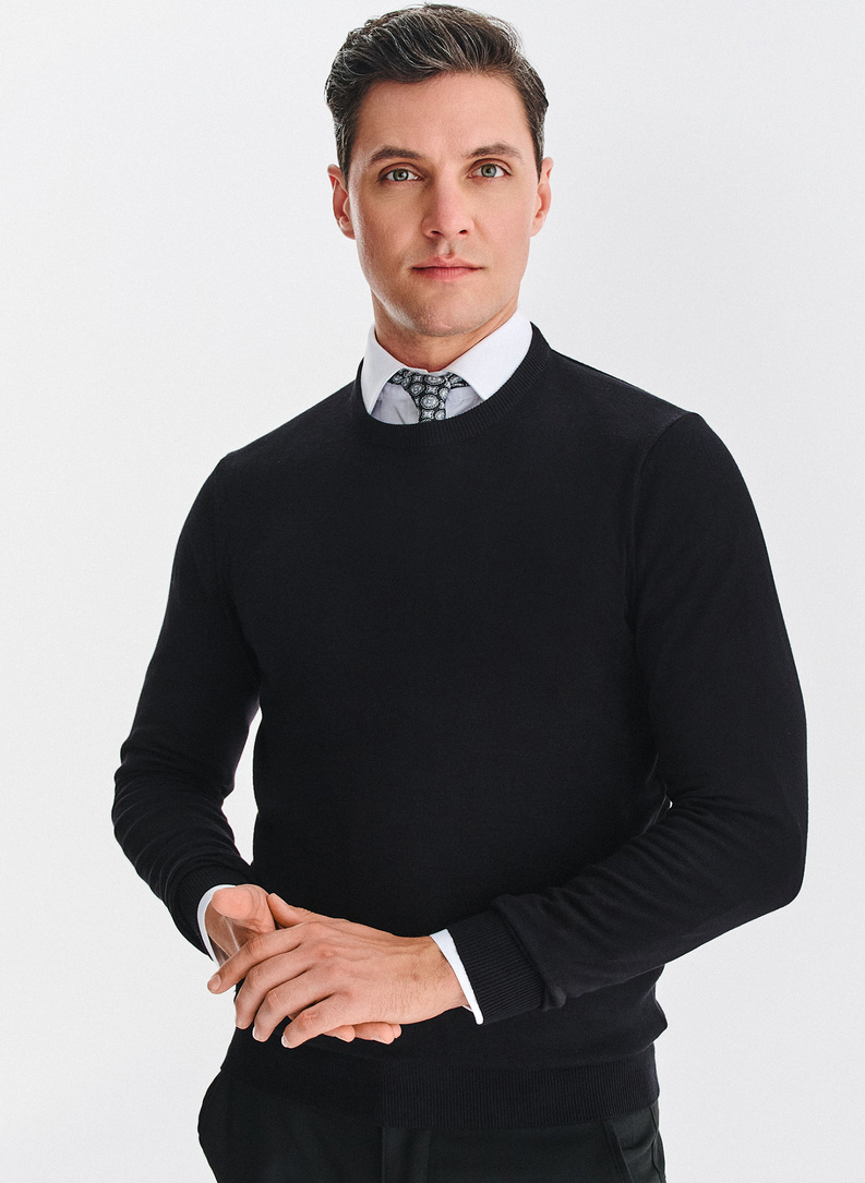 Juodas vyriškas megztinis