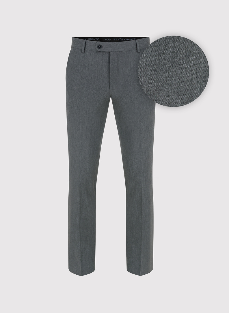 Pilkas vyriškas kostiumas