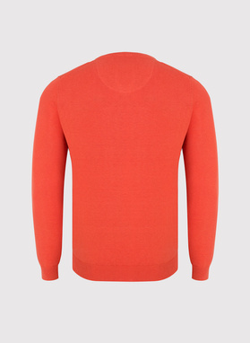 Oranžinės spalvos vyriškas megztinis V iškirpte