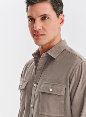 Rudi kordinio velveto marškiniai su kišenėmis ant krūtinės