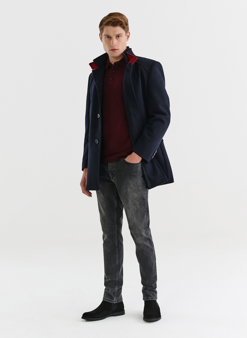 Tamsiai mėlynas vyriškas lietpaltis dviguba apykakle