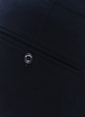 Tamsiai mėlynos spalvos vyriškos kostiuminės kelnės be raštų