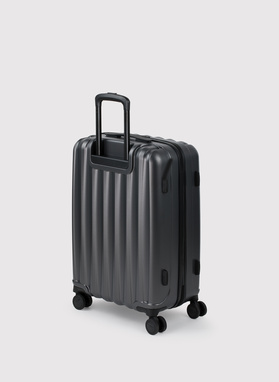 Vidutinis tamsiai pilkas lagaminas su grioveliais