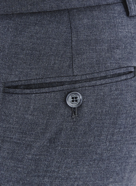 Tamsiai mėlynas vyriškas kostiumas