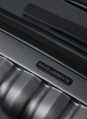 Didelis tamsiai pilkas lagaminas su grioveliais