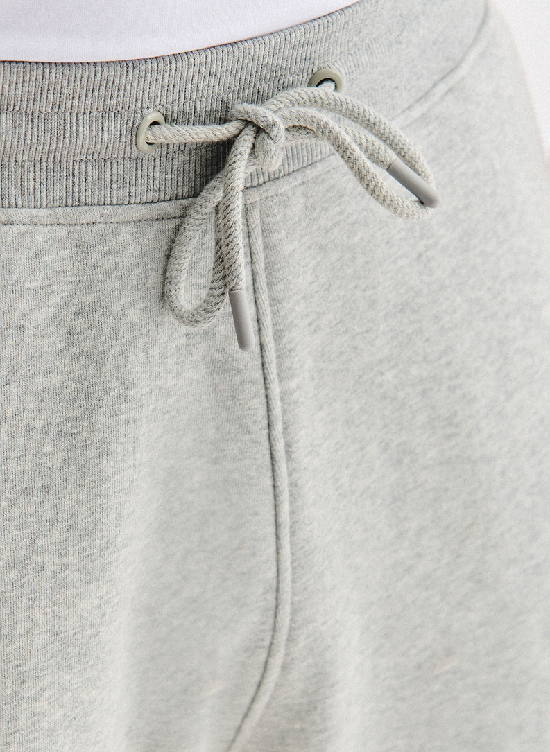 Pilkas vyriškas treningas su bluzonu su gobtuvu