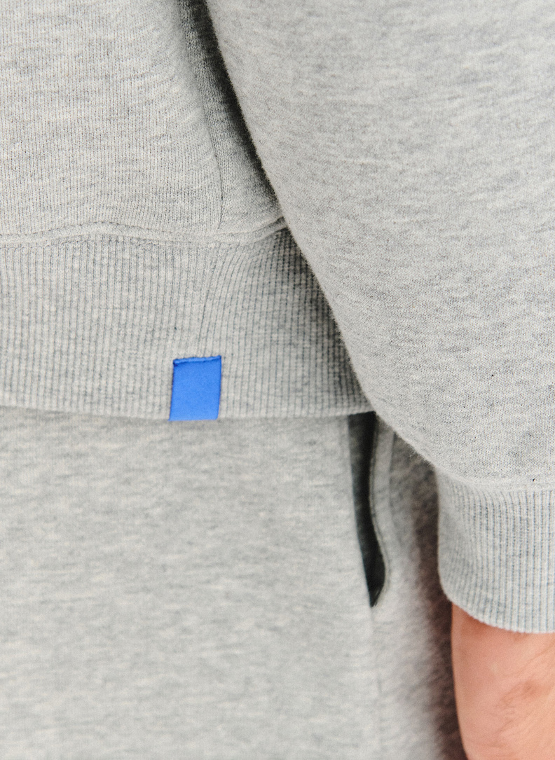 Pilkas vyriškas treningas su bluzonu su gobtuvu