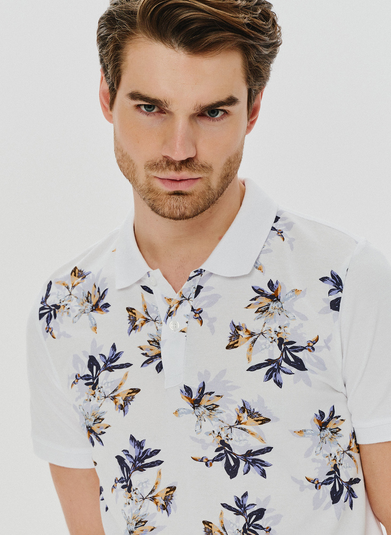 Balti gėlėti polo marškinėliai